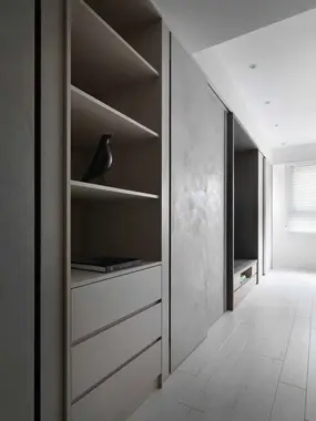 Diseño moderno y minimalista del pasillo en Marbella