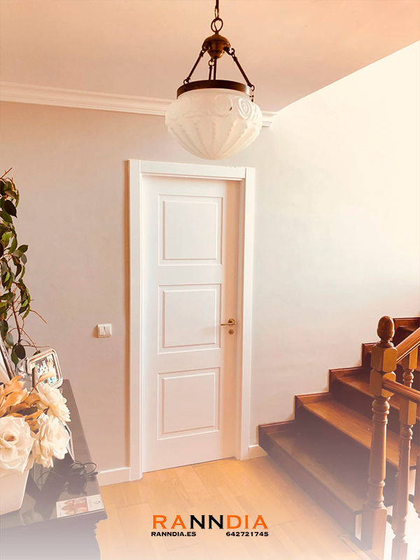 Puerta de interior modelo 12 en Marbella